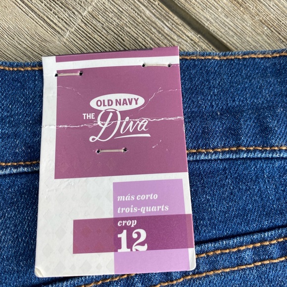 NWT Old Navy “The Diva” Cropped Jeans - Picture 3 of 6